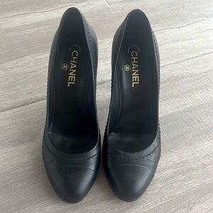 Chanel classic Black Leather Heels 40,5